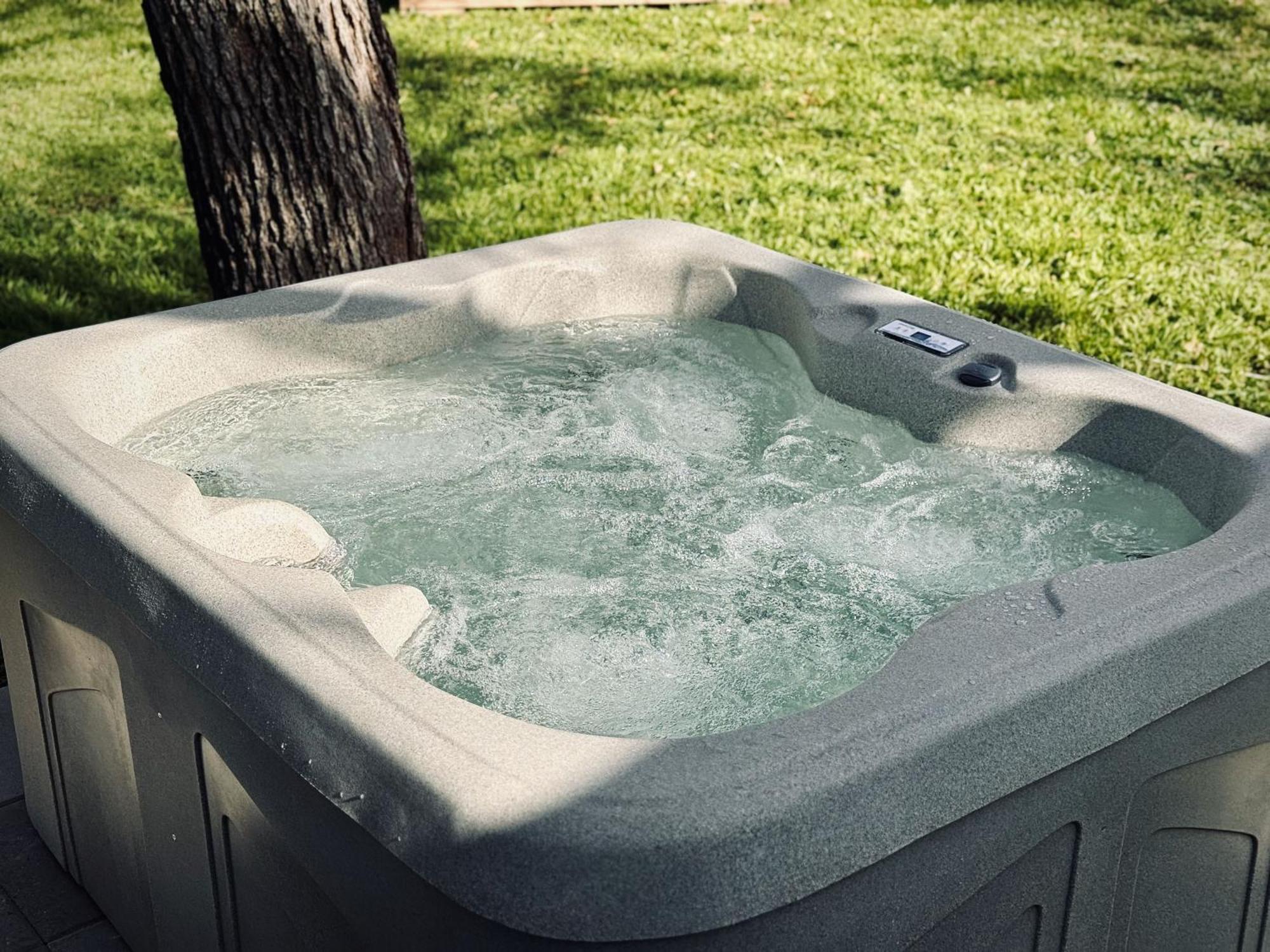 Hot Tub! The Blue Ridge Luxury Container Home Bellmead Esterno foto