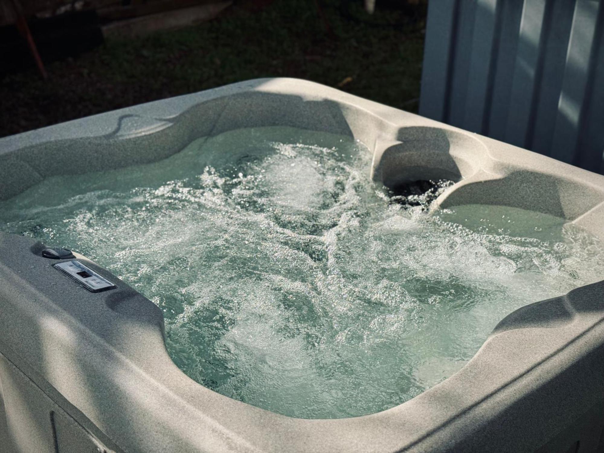 Hot Tub! The Blue Ridge Luxury Container Home Bellmead Esterno foto